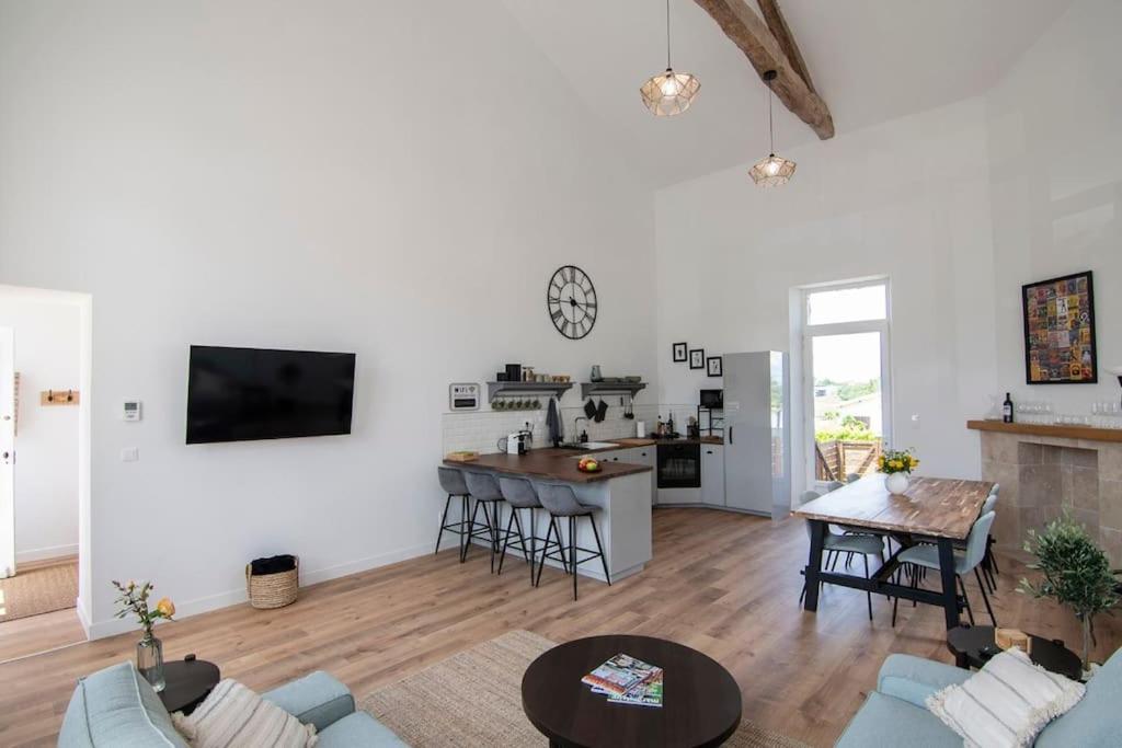 Treize Maison 3 Bed House In Centre Of Saint Severin المظهر الخارجي الصورة
